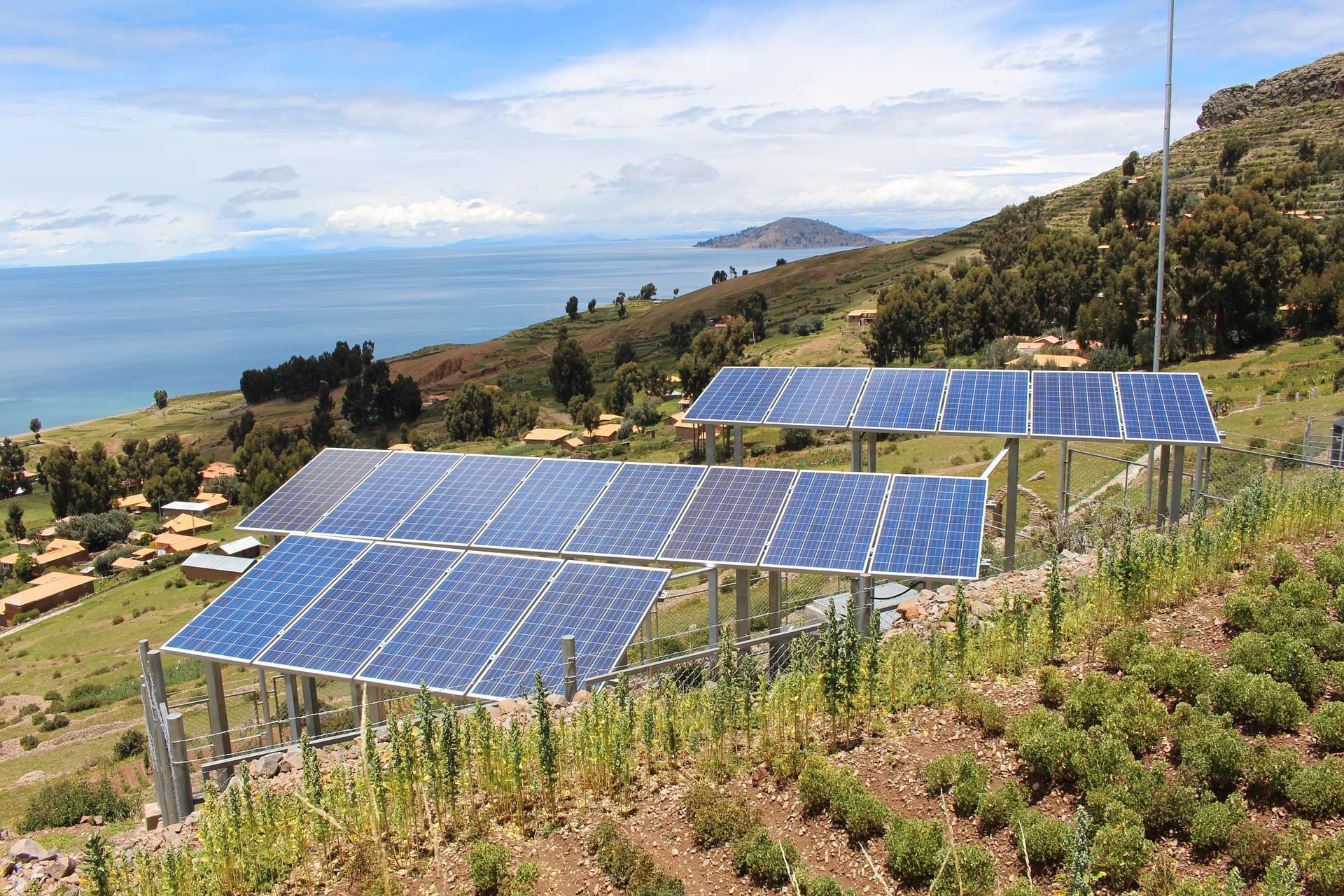 Instalación solar en finca con pendiente